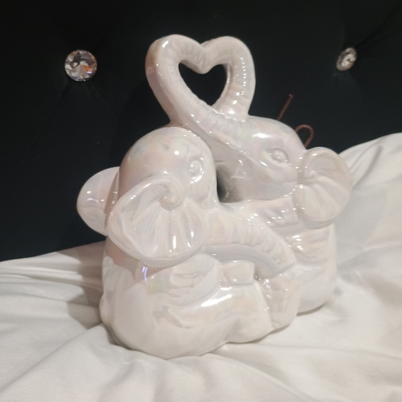 GC Home Decor Elegant Iridescent Ceramic Elephant Figurine Lavender Dreams Scent - Picture 4 of 4